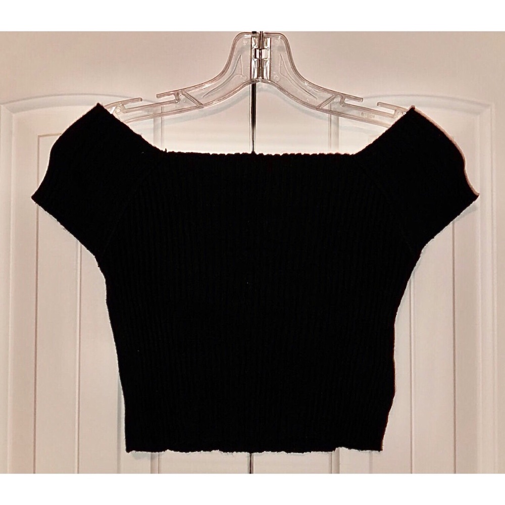 Black Exposed Shoulders Cropped Top